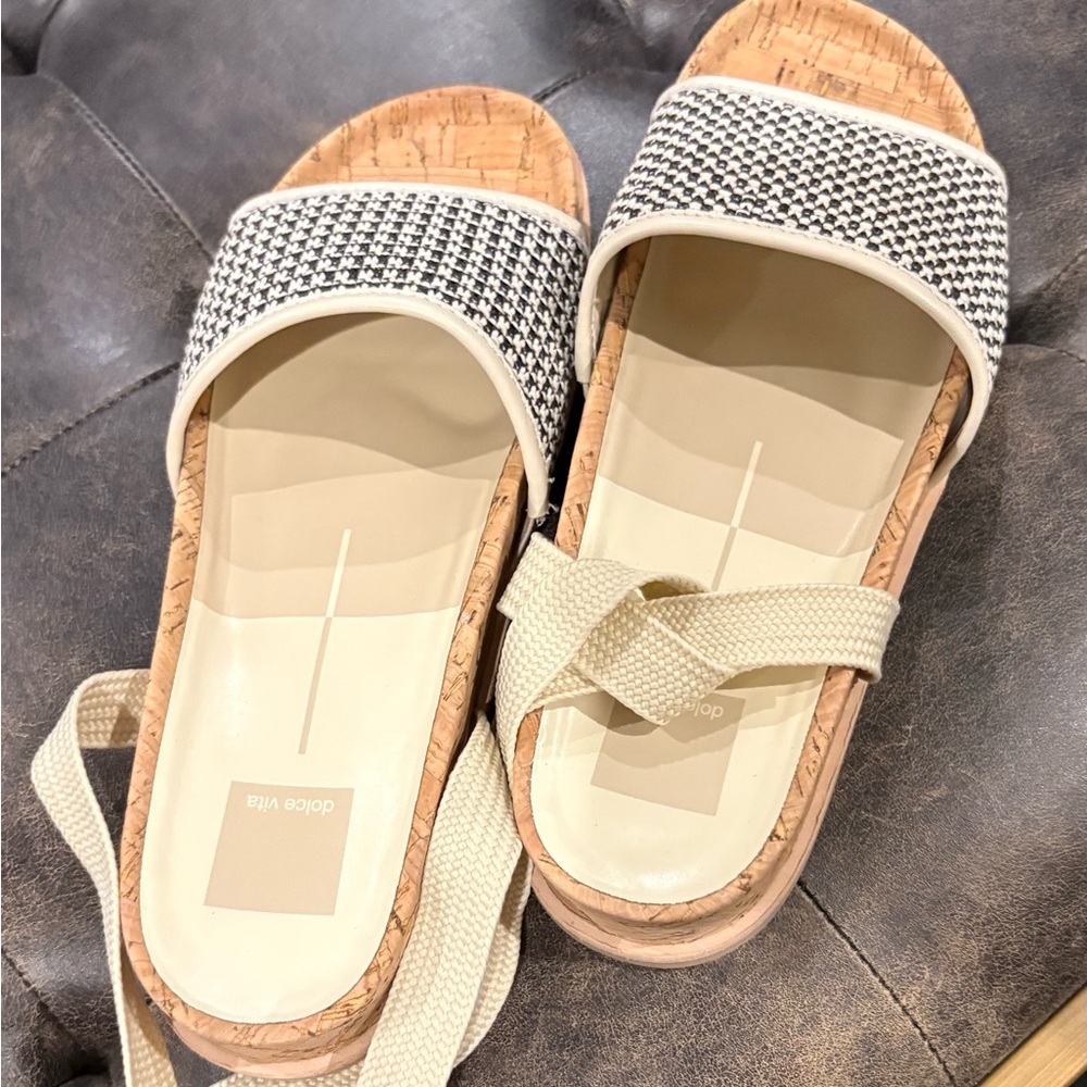 Dolce Vita Monochrome Woven Sandals - Picture 2 of 3
